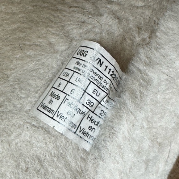 Tazz platform Uggs size 8 feels like a 9 - Picture 4 of 5